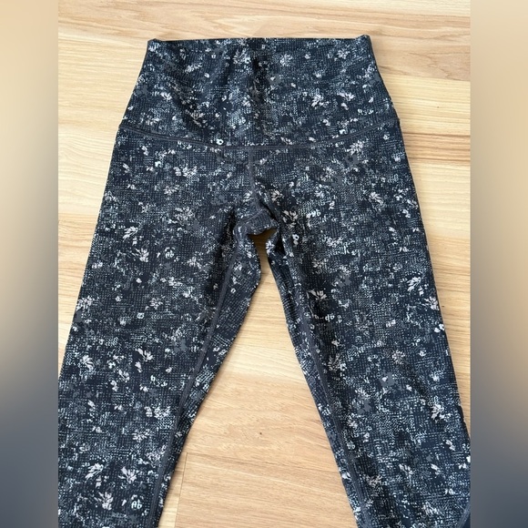 Lululemon Wunder Under Crop Leggings (Special Edition size 2-4 - Picture 7 of 13